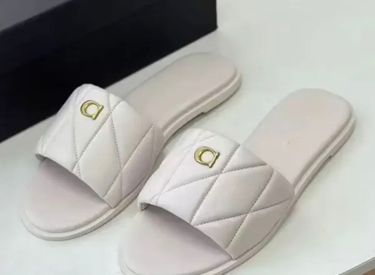 .COACH HOLLY SANDALS. (4)